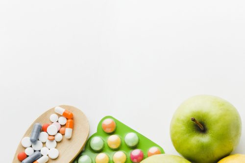wooden-spoon-filled-with-pills-apples